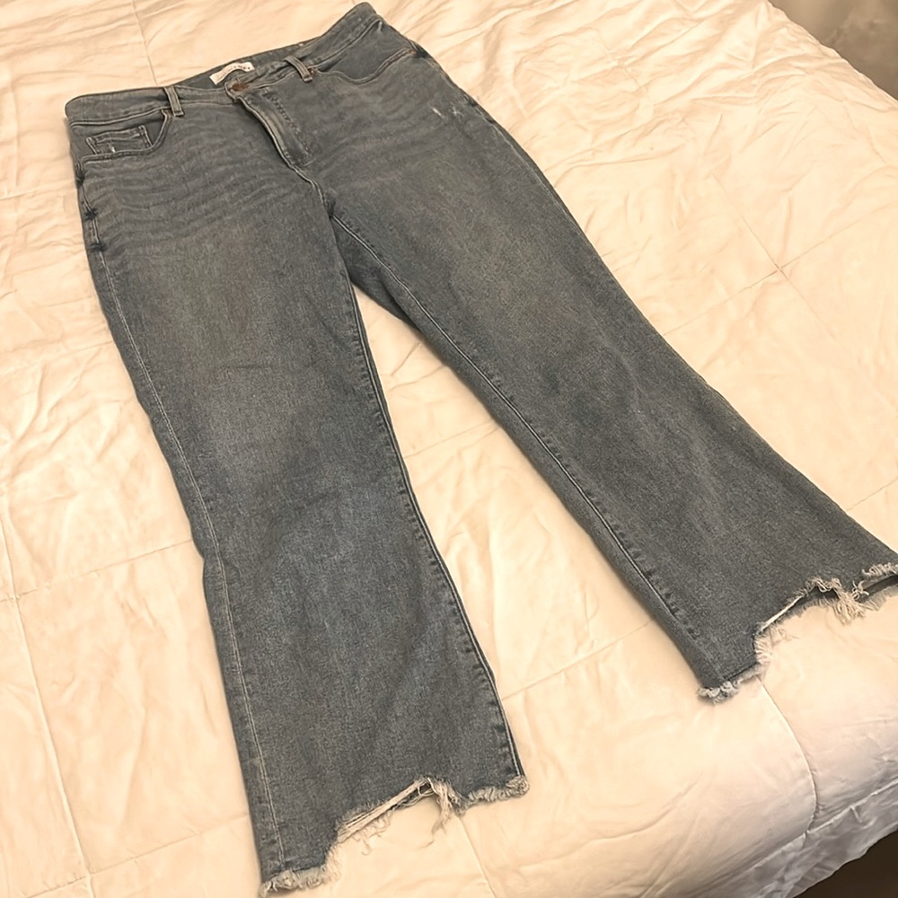 LOFT Size 12 / 31 Curvy High Rise Flare Crop Jeans Light Wash w/ Slim Pockets